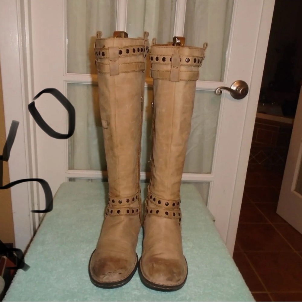 Born women’s buckskin boots